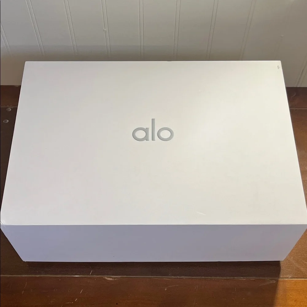 ALO Recovery Mode Sneaker Mens size 12
Women’s 13.5 unisex - Picture 2 of 9